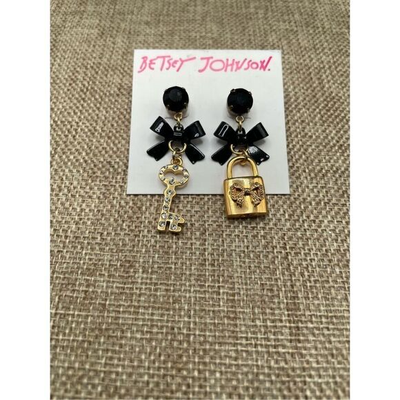 New Betsey Johnson Iconic Heart Lock Key Earrings Crystal Black Bow Pierced Post - Picture 3 of 7